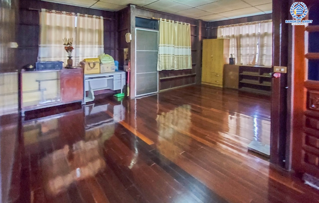 *****บ้านเดี่ยวมือสอง ซอยประชาอุทิศ 9  เนื้อที่กว้างขวางมากถึง 54 ตร.ว. ฟังก์ชัน 3 ห้องนอน 2 ห้องน้ำ ที่จอดรถ 2 คัน บนทำเลเดินทางสะดวก ใกล้รถไฟฟ้าสายสีน้ำเงิน "สถานีสถานีห้วยขวาง" และทางด่วน "กม.9"